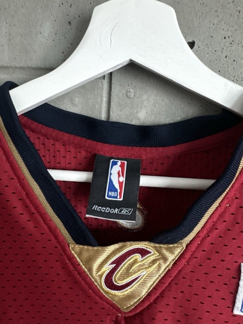 Vintage Reebok Cleveland Cavaliers LeBron James Jersey Men’s M NBA - Picture 5 of 7